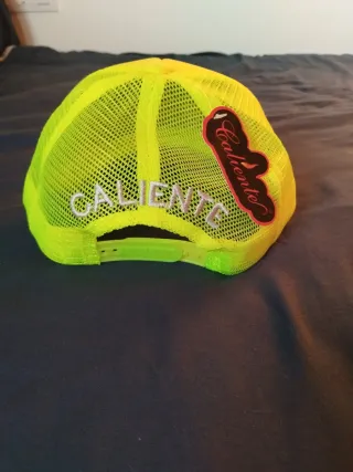 Gorra Amarilla marca Caliente