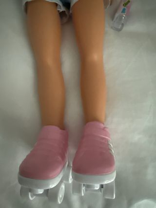 Muñeca Nancy Glow patines y accesorios