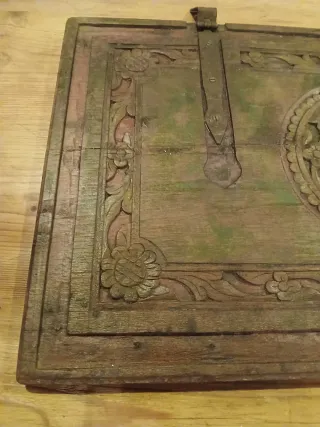 Tabla madera tallada antigua