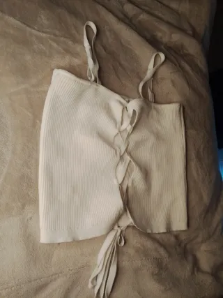Top Bershka blanco tirantes