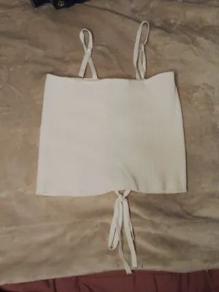 Top Bershka blanco tirantes