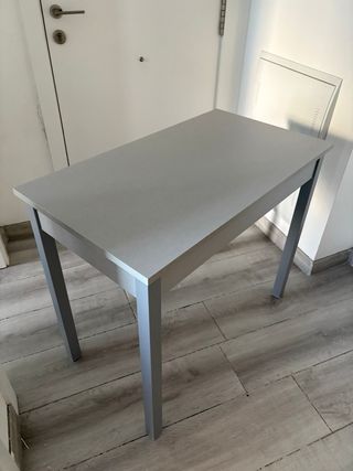 Mesa de cocina gris madera