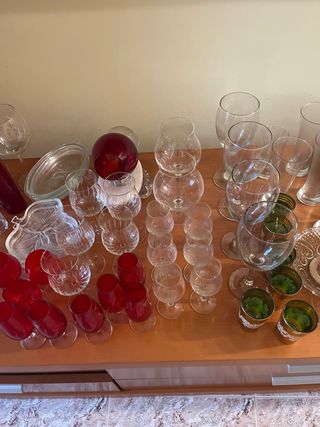 Juego de copas y jarra de cristal