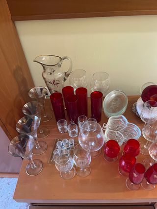 Juego de copas y jarra de cristal