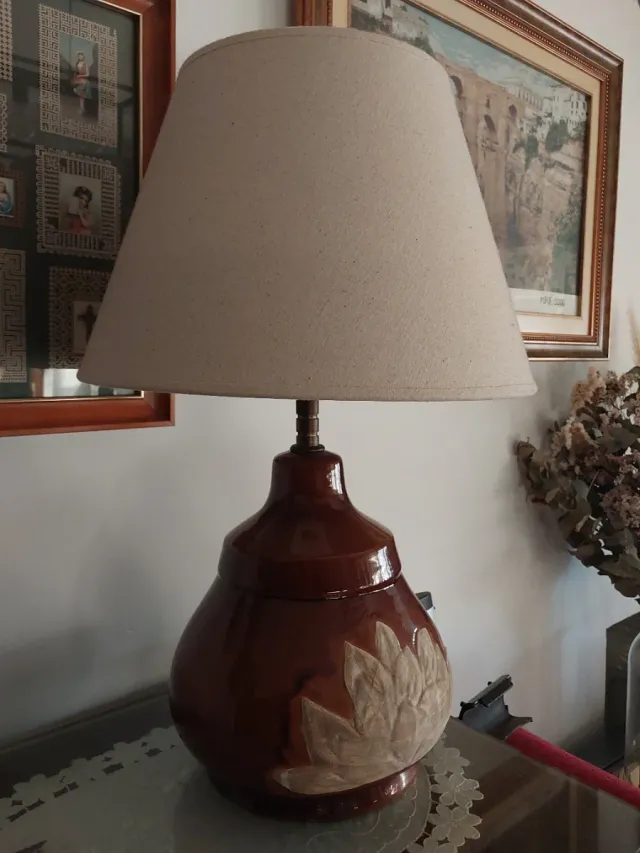 Lámpara sobremesa de cerámica con tulipa