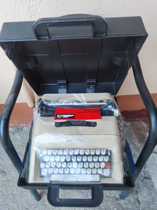 Máquina de Escribir Olivetti Nueva (Urge)