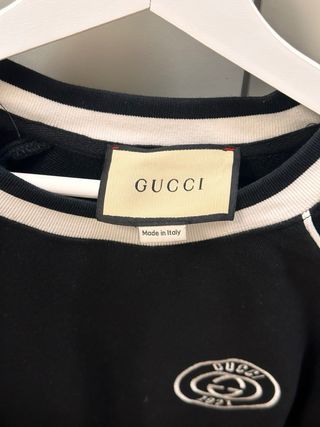 Sudadera Gucci Negra con Detalles Blancos