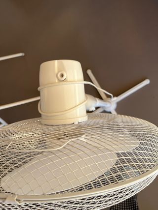 Ventilador de pie blanco