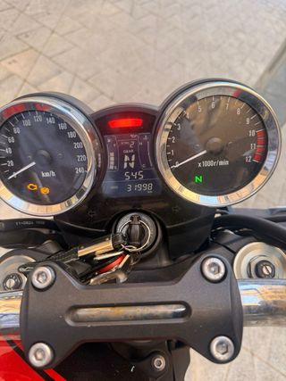 Se vende Kawasaki Z900RS 900cc en muy buen estado.