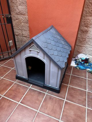 Caseta Perro Resina Gris y Negra. NO ENVIO