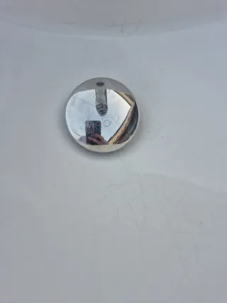 Lavabo de baño con grifo