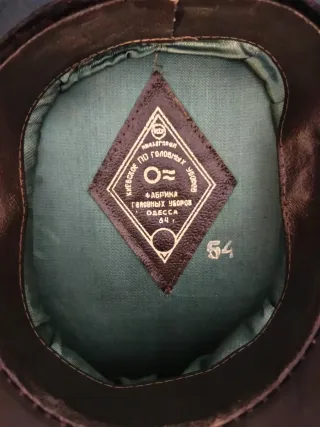 Gorra militar rusa con insignia