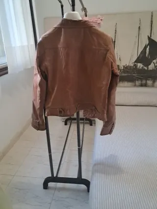 Cazadora de piel marrón