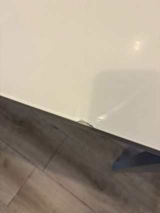 Mesa de cocina cristal blanco y patas grises