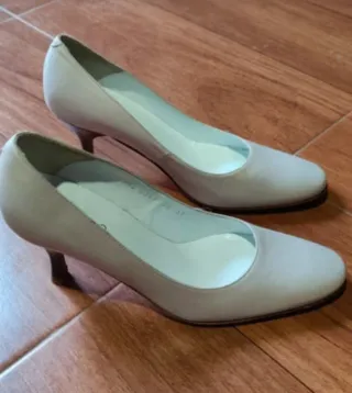 Zapatos de tacón beige