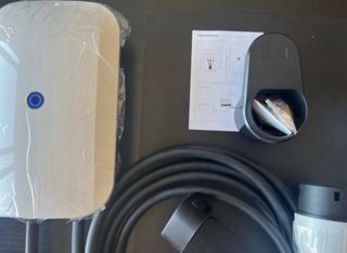 Cargador básico para coche eléctrico