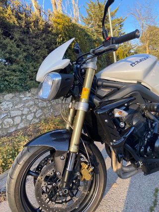 Triumph Street Triple 675 A2
