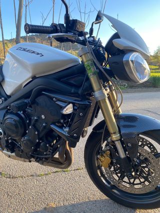 Triumph Street Triple 675 A2