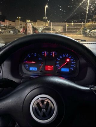 VOLKSWAGEN GOLF 4