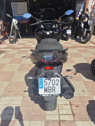 Wottan Storm-S 300cc Maxi Scooter