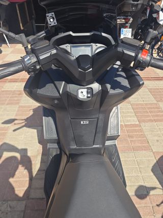 Wottan Storm-S 300cc Maxi Scooter