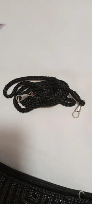 Bolso de fiesta negro.