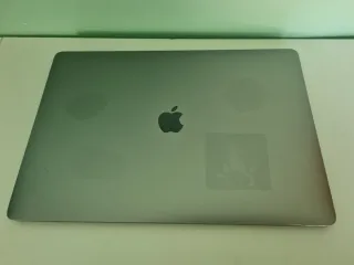 MacBook Pro A1990 Plata Intel core i7 32GB 256Gb