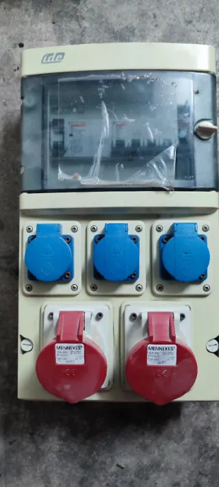 Cuadro Eléctrico Industrial con Tomas