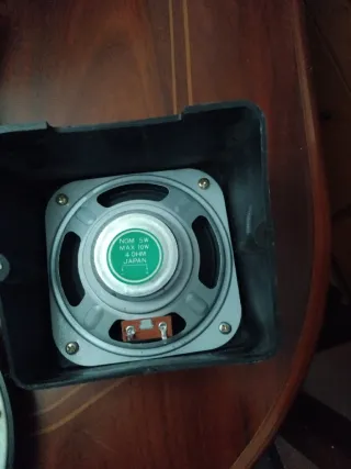 Altavoces Negro y Gris