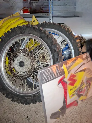 Suzuki RMZ 250 Cross/Supermotard