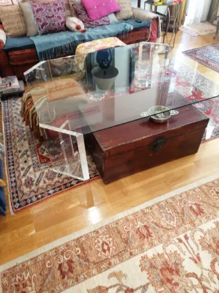 Mesa de centro acrílico y cristal