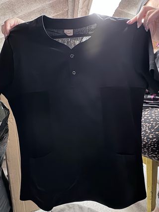 Camisa negra con botones