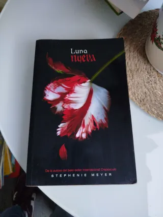 Luna nueva (Saga Crepúsculo 2)