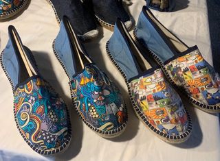 Alpargatas Hombre Estampado Cómic y Calavera