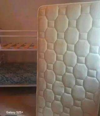 Litera metálica blanca