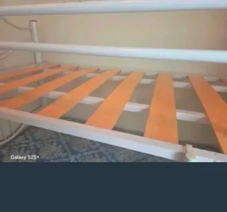 Litera metálica blanca