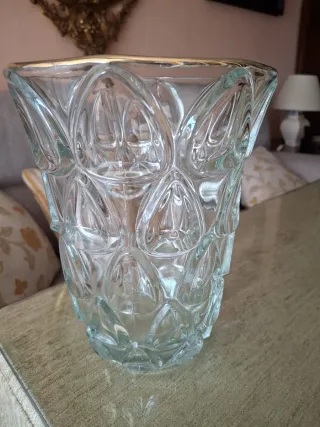 Jarrón-florero de cristal tallado