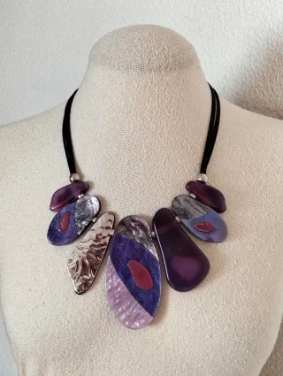 Collar resina cuentas irregulares