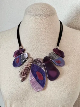 Collar resina cuentas irregulares