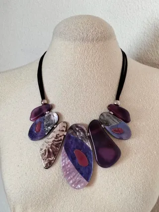 Collar resina cuentas irregulares