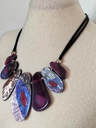 Collar resina cuentas irregulares