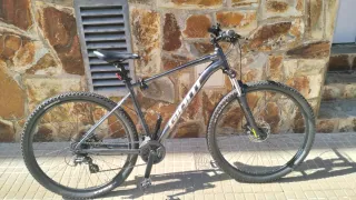 Bicicleta MTB Giant seminueva