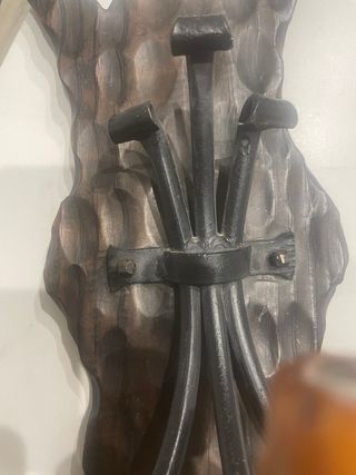 Palmatoria de pared de madera y hierro antigua