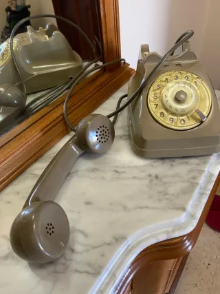 Teléfono antiguo Italtel beige