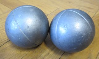 Sfere di bocce metalliche