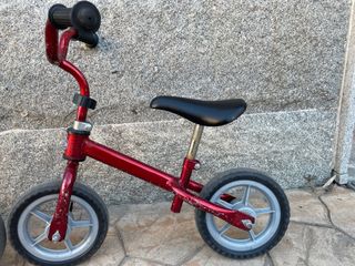 2 Bicicletas sin pedales naranja y roja