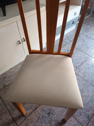 Silla de comedor madera y tela beige