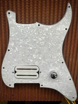 Golpeador Stratocaster Cargado (H)