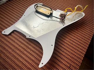 Golpeador Stratocaster Cargado (H)