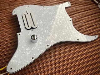 Golpeador Stratocaster Cargado (H)